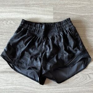 LULULEMON HOTTY HOT CAMO SHORTS